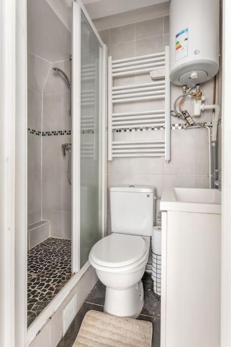 Elegant Eiffel Tower Apartment Paris